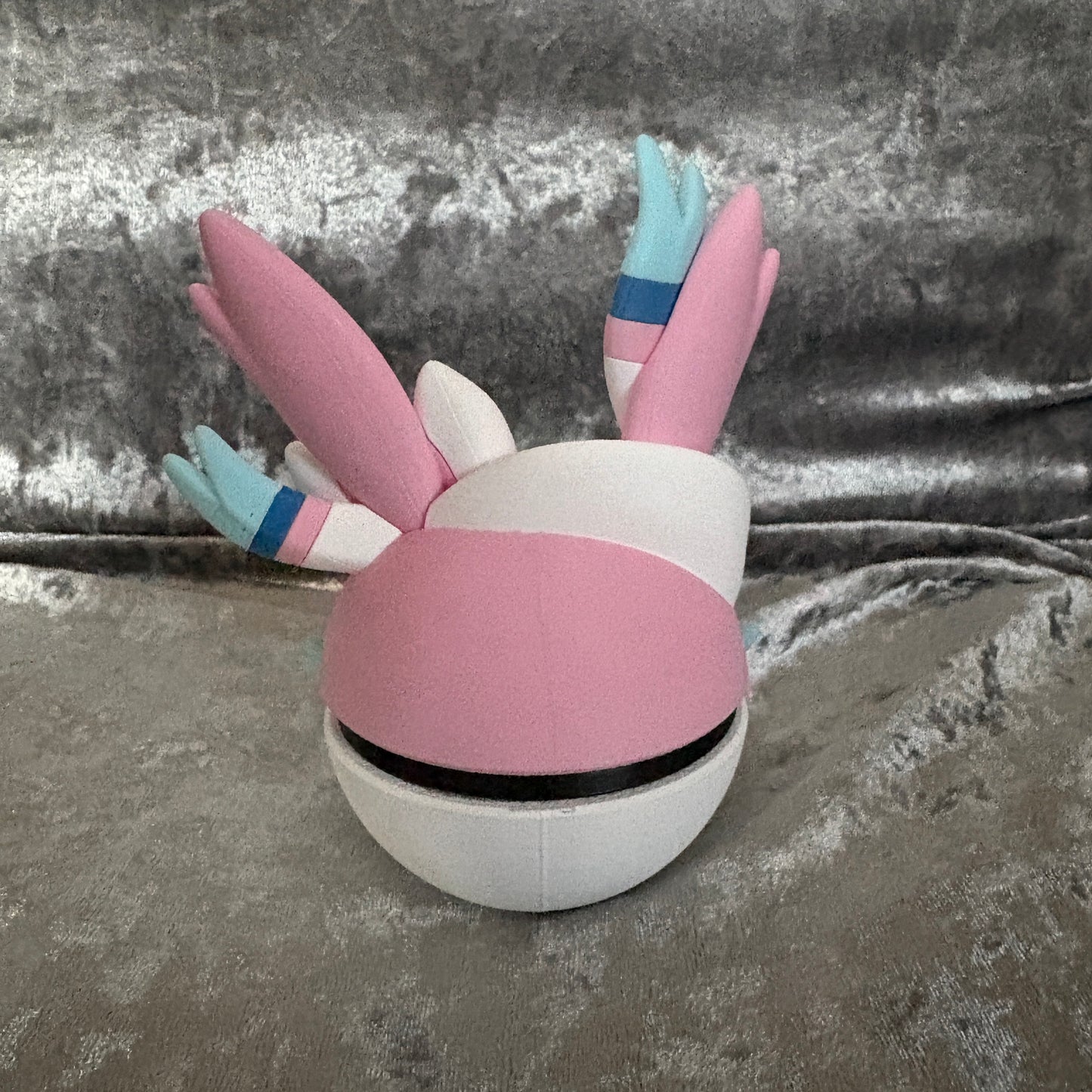 0700 Sylveon Ball