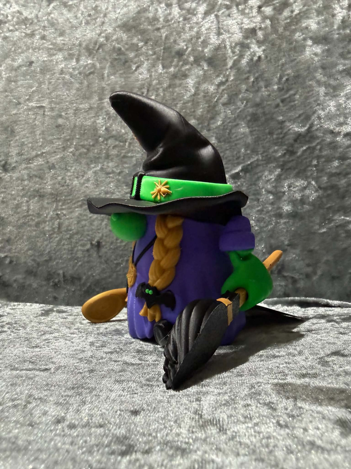 Witch Knome with Accessories