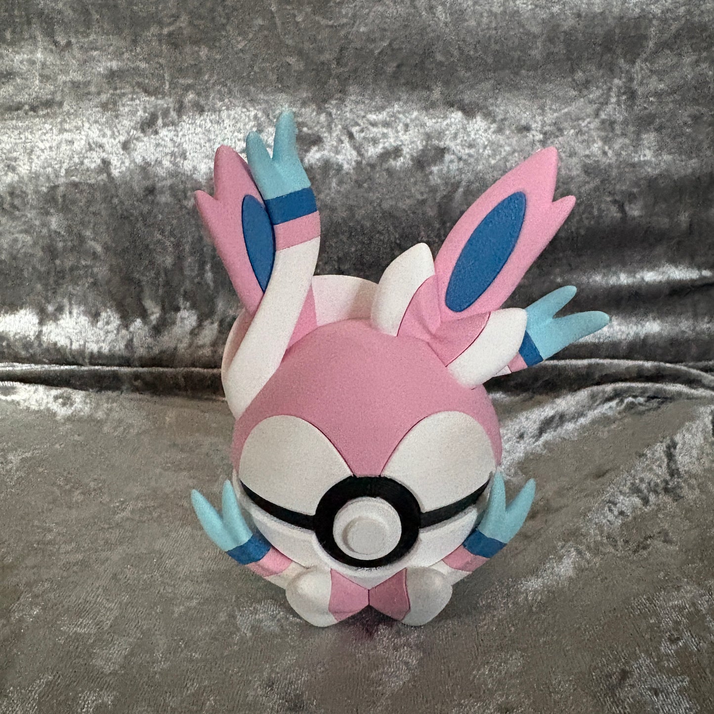 0700 Sylveon Ball