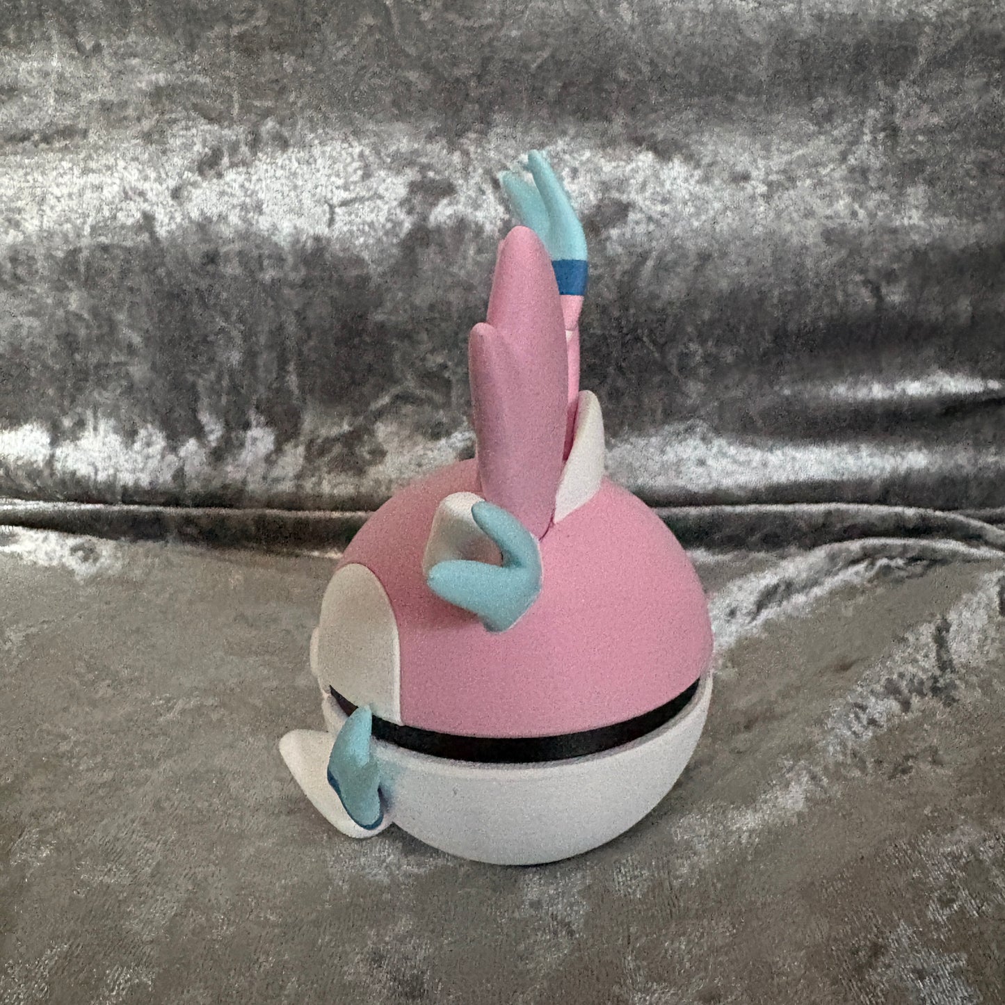 0700 Sylveon Ball