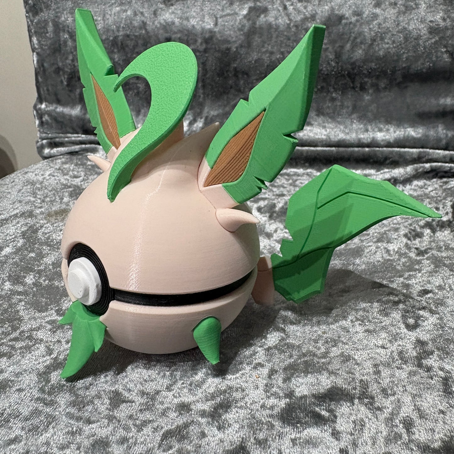 0470 Leafeon Ball